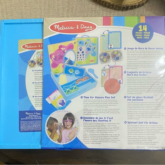 Melissa & Doug Blues Clues & You! Time for Glasses Eye Doctor Play Set - Picture 4 of 6